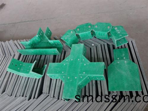 玻瓈(li)鋼電(dian)纜(lan)橋(qiao)架(jia)